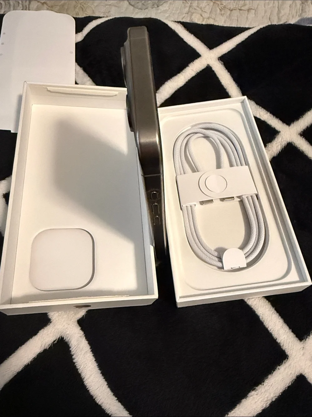 Apple iPhone 16 Pro 512 gbs - Desert Titanium